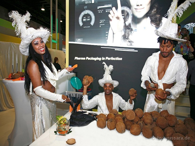 Das Highlight, traditionelles Kokosnuss öffnen zur Begrüßung ihrer Gäste (4)